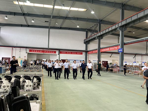 U Sicritariu di u Cumitatu di u Partitu Jingmen Wang Qiyang è altri dirigenti anu inspeccionatu Eagle Power3